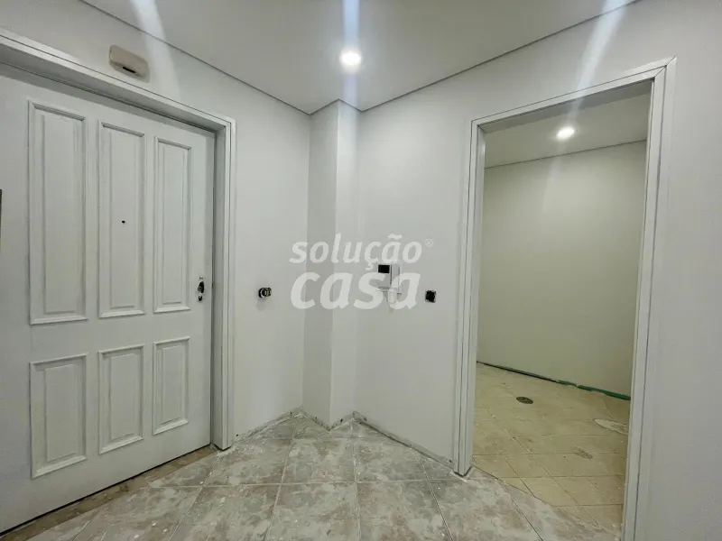 &#127969; T4 remodelado (parcialmente) no centro de Paredes – ao lado da estação!