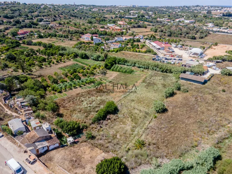 Grundstück für den Bau einer Villa mit 3 Schlafzimmern, Alvor, Portimão, Algarve.